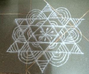 Simple dotted kolam