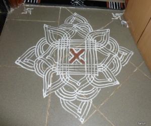 Rangoli: Aadi velli kolam