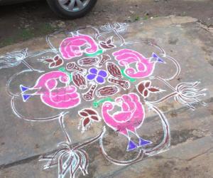 saraswathi pooja rangoli