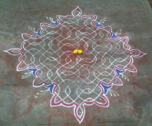 Rangoli: marhazhi kolam