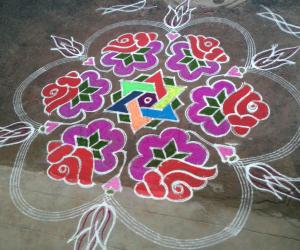 Rangoli: Sangu kolam with flowers