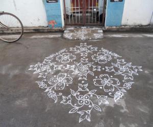 Pookolam in white.