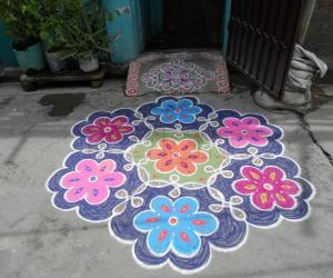 Chikku kolam & flower kolam combined.