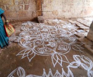 Rangoli: Sombodies kolam in Sreerangam temple. Trichy.