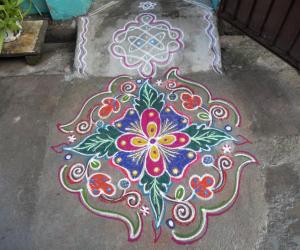 Flower with leaf kolam.