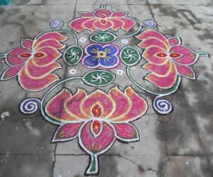 Lotus & leaf of lotus kolam