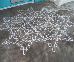 The same chikku kolam dot grid image.