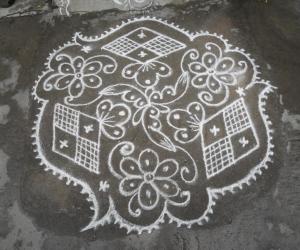 Triangular, Diamond flower kolam.