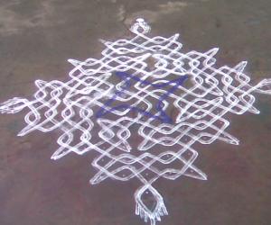 Rangoli: chikku kolam