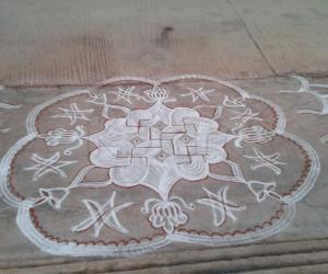 swastik kolam