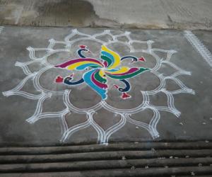 Rangoli: DANCING PEACOCKS FOR PANGUNI UTHIRAM