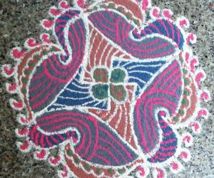 freehand rangoli  with recycled colours