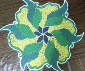 A dotted rangoli with 9-5 interlaced dots