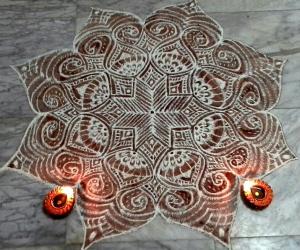 Freehand kolam  for margazhi with rice flour and kavi