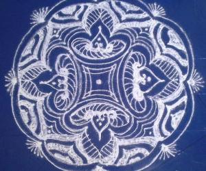 A  padi kolam with kolamavu.