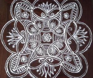 Small padi kolam with rice flour