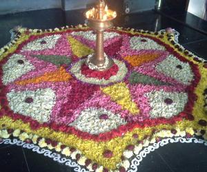 Poo kolam in Nanganallur  Guruvayoorappan koil for Onam 1