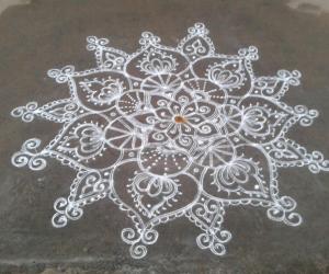 Rangoli: double stroke kolam