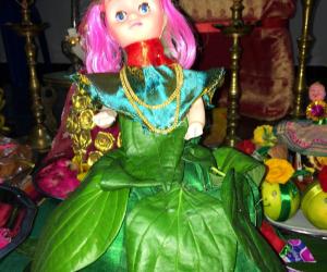 Doll with beetel leaves