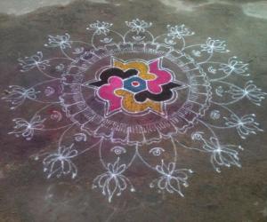 simple dotted rangoli with big borders