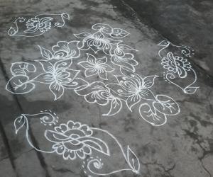 Dotted lotus kolam