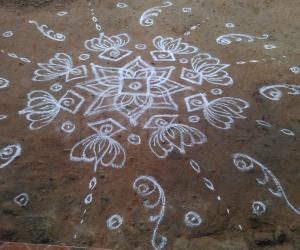 Freehand Rangoli kolam