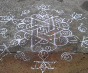 Free hand rangoli