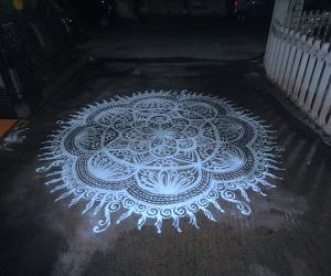 Rangoli: free hand kolam