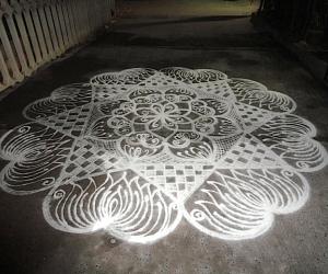 Rangoli: free hand kolam