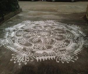 Free hand kolam