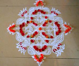 maakkolam with red petals