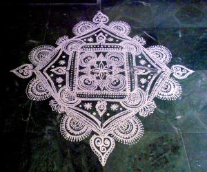 Rangoli: White Angel--copycat kolam