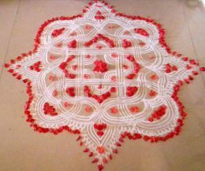 Maakkolam with flowers