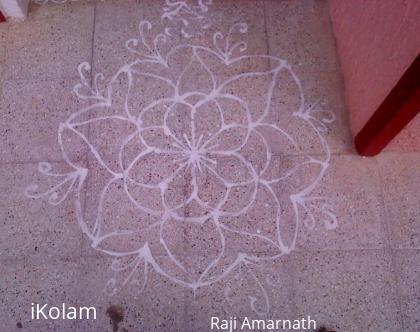 Rangoli: Varalakshmi Mavu Kolam