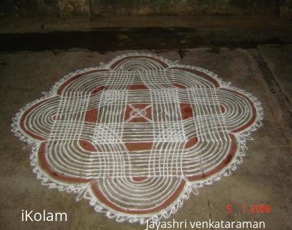 Rangoli: traditional manai kolam