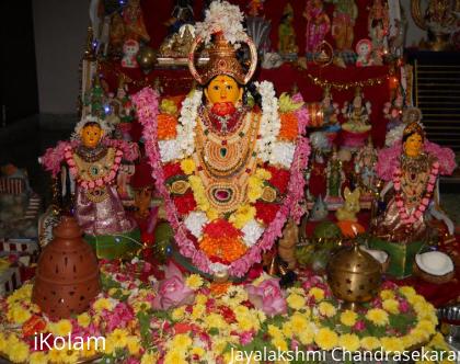 Rangoli: Navarathri 2010 - Amman Decoration(with flowers)