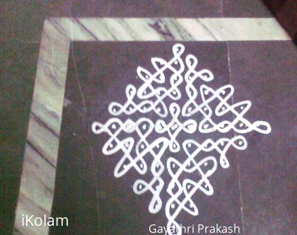 Rangoli: Maa kolam for Navaratri - Second day kolam