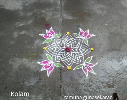 Rangoli: flower kolam