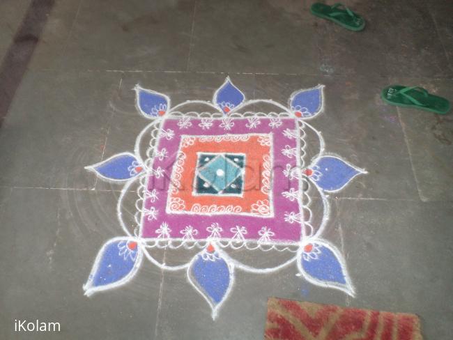 Margazhi rangoli - Simple desgin with litter colours