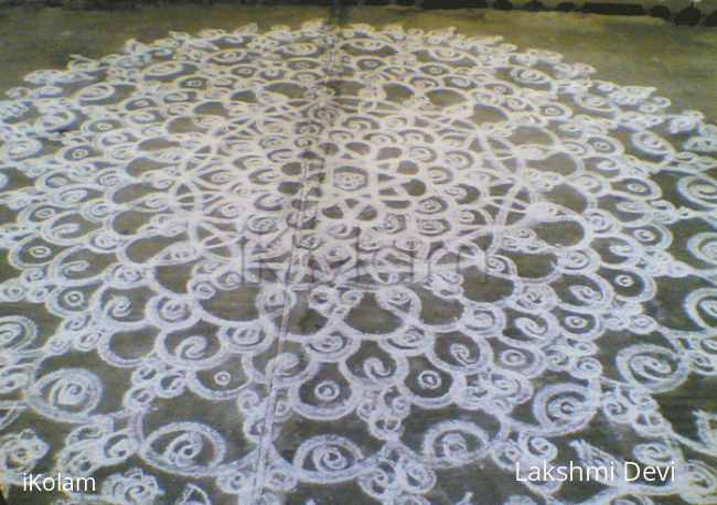 Rangoli: Arches and curls