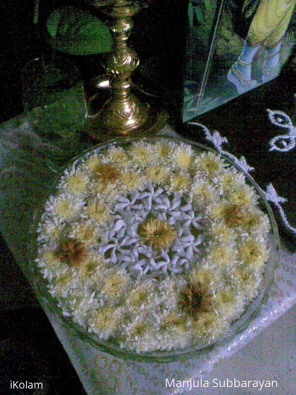 Rangoli: Glass bowl filled with water and flowers 