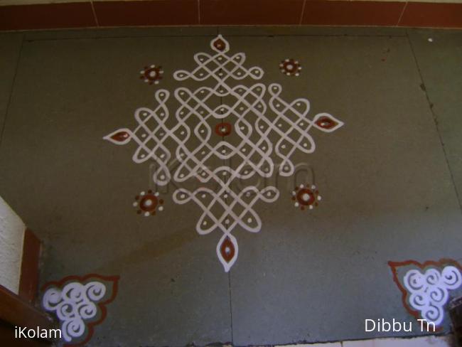 Rangoli: Small Chiku Kolam