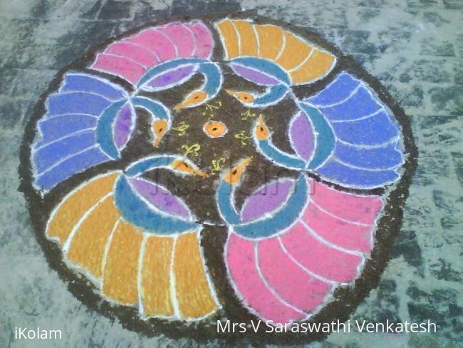 Rangoli: mayil kolam