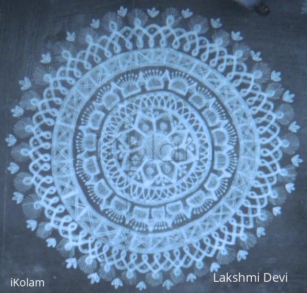 Rangoli: Feather edge doily 