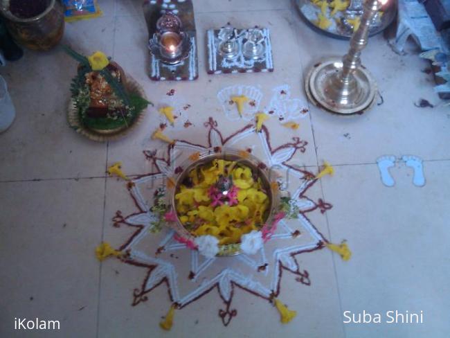 Rangoli: pooja room kolam