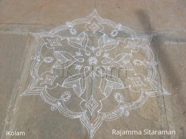 Rangoli: white/Kaavi podikolam