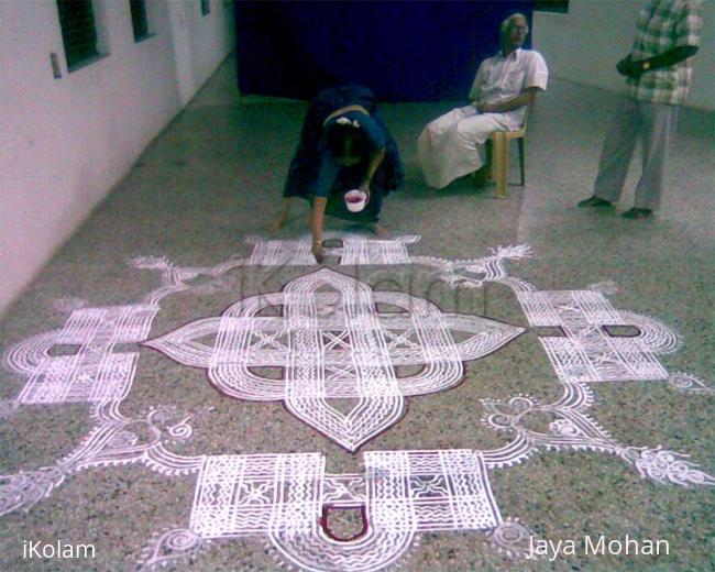 Rangoli: Traditional padikolam