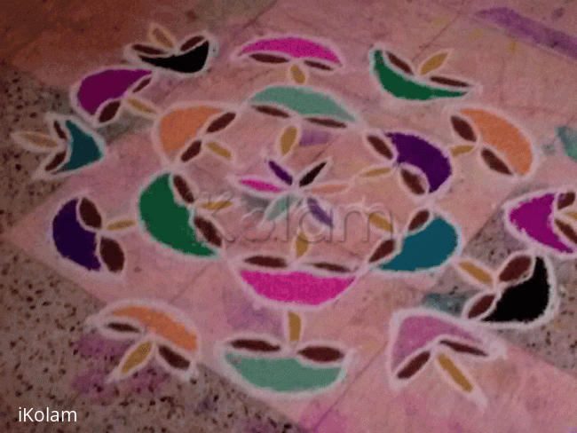 Rangoli: Deepa kolam