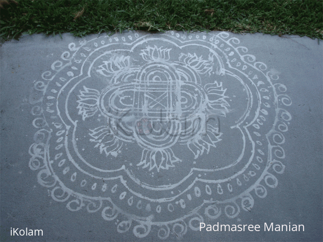 Rangoli: Ezhai Kolam