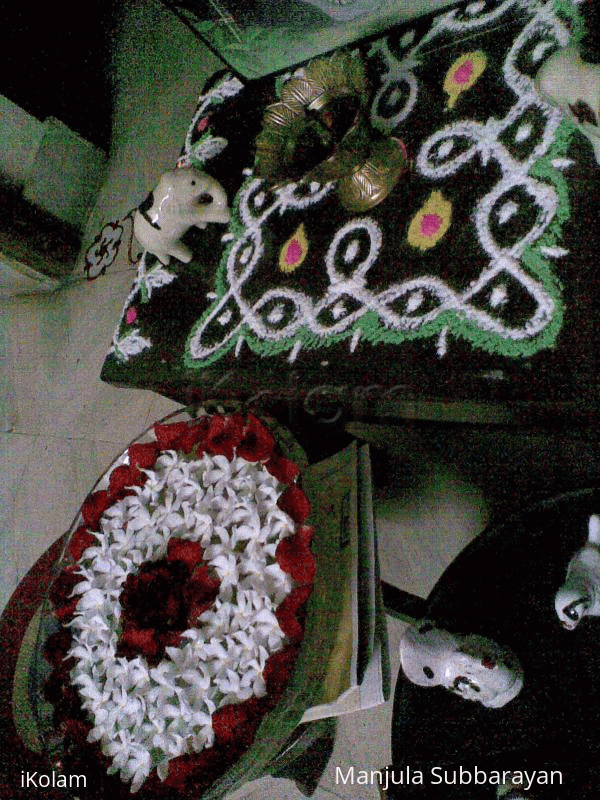 Rangoli: Glass bowl filled with water and flowers